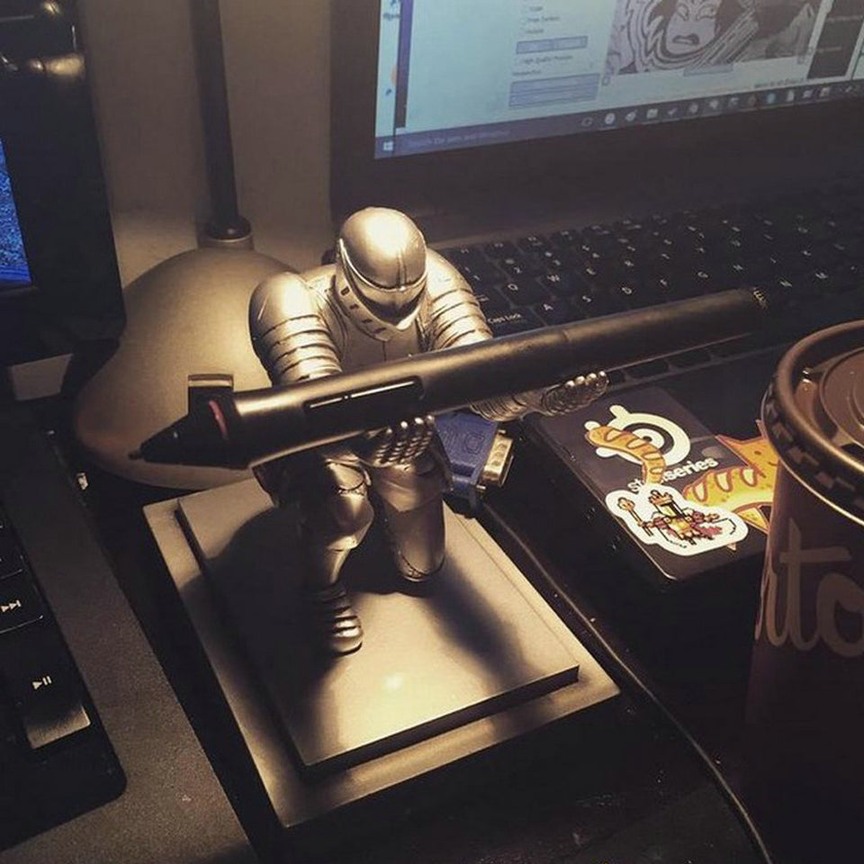 Executive Knight Pen Holder